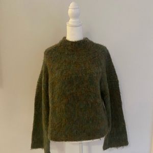 Uniqlo green sweater